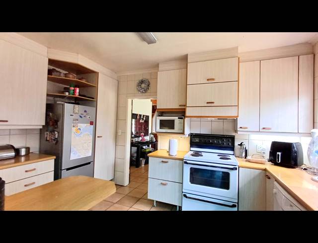 4 BEDROOM FREEHOLD FOR SALE IN LYTTELTON MANOR